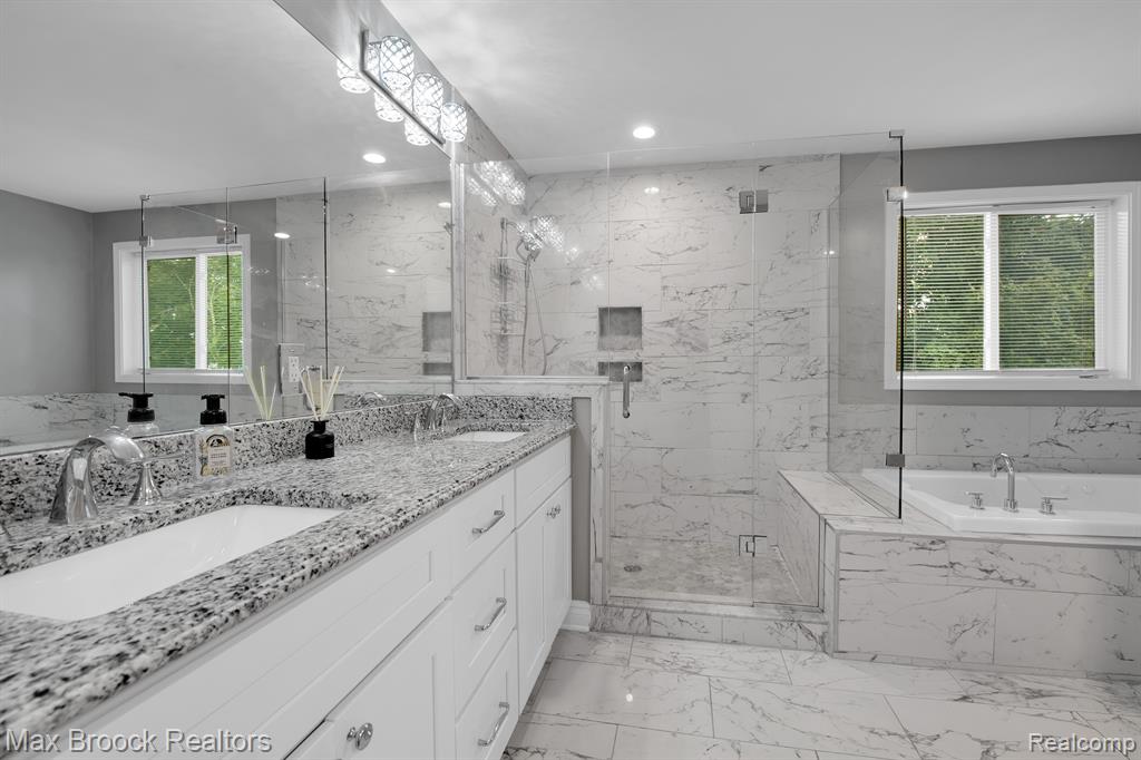 8330 COOLEY LAKE Road, Commerce Twp, MI 48382 — Photo 18