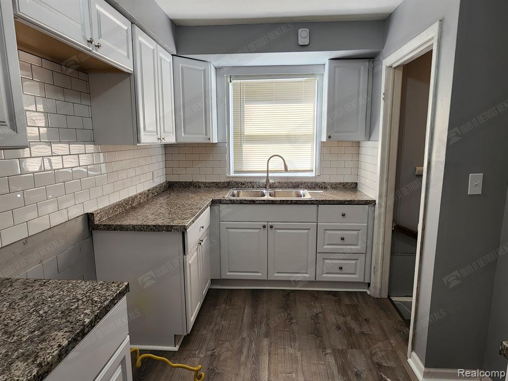 1139 S BASSETT Street, Detroit, MI 48217 — Photo 10