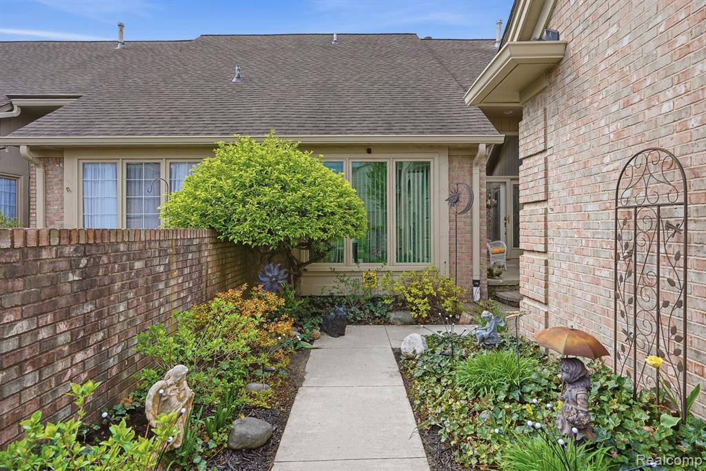 42626 Christina Drive, Sterling Heights, MI 48313 — Photo 6