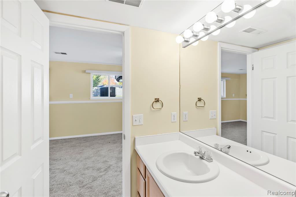 6068 Hearthside Place, Grand Blanc, MI 48439 — Photo 54