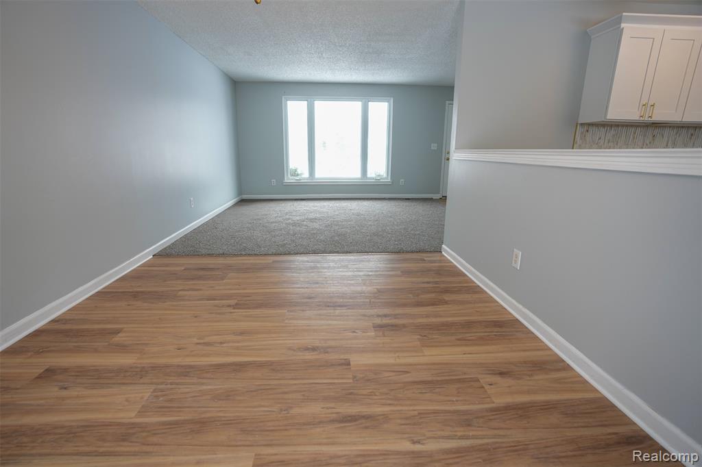 5783 Williamsburg Court, Waterford, MI 48327 — Photo 21