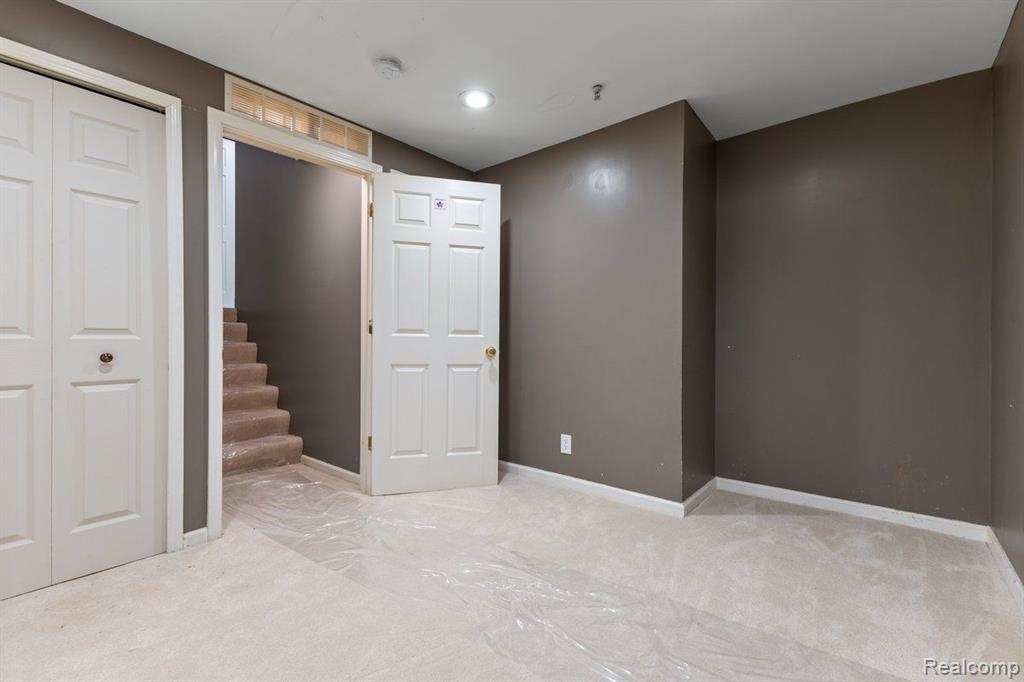 17036 FARMINGTON Road, Livonia, MI 48154 — Photo 27