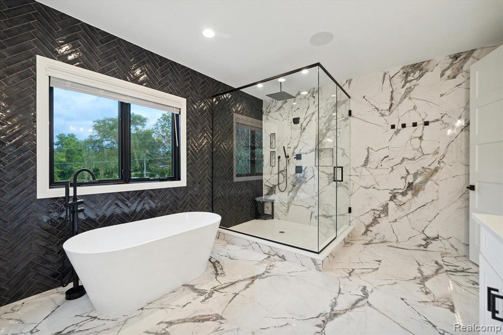 7450 PARKSTONE Lane, Bloomfield Hills, MI 48301 — Photo 45