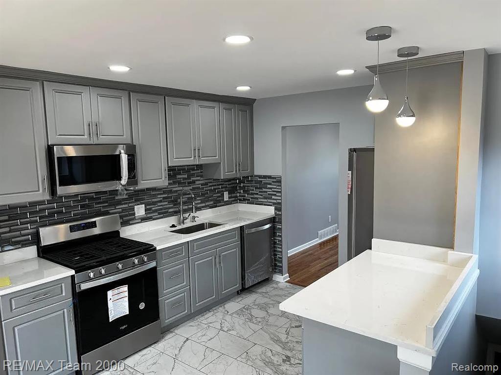 6577 N Lafayette Street, Dearborn Heights, MI 48127 — Photo 9