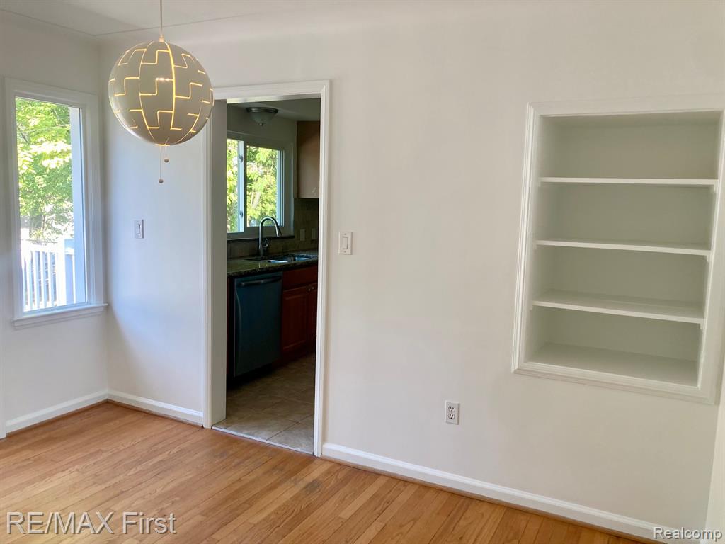 421 E Farnum Avenue, Royal Oak, MI 48067 — Photo 6