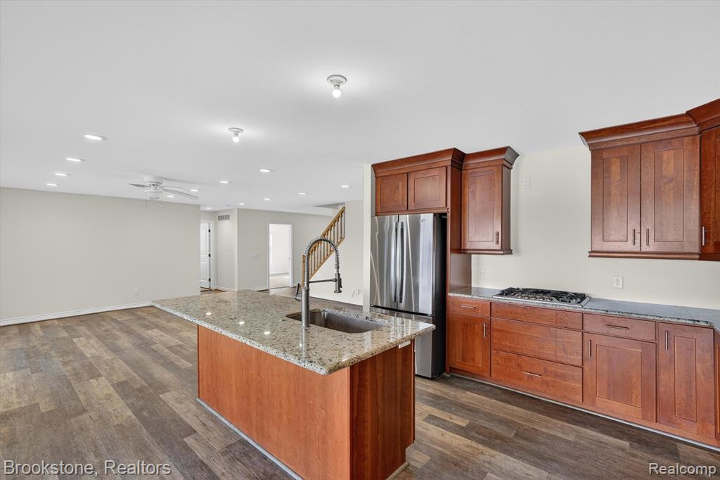 3695 Lotus Drive, Waterford, MI 48329 — Photo 11