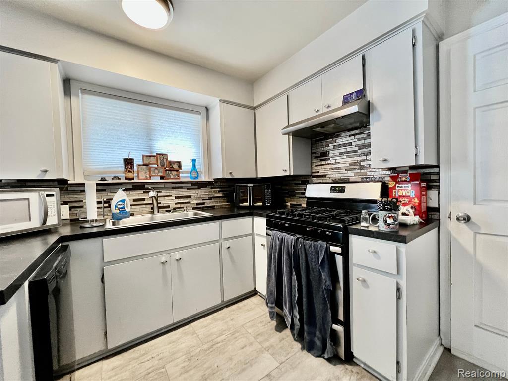 4245 Peck Road, Port Huron, MI 48060 — Photo 19