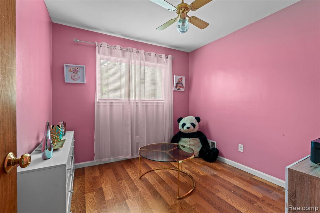 7052 Victory Avenue, Warren, MI 48091 — Photo 11