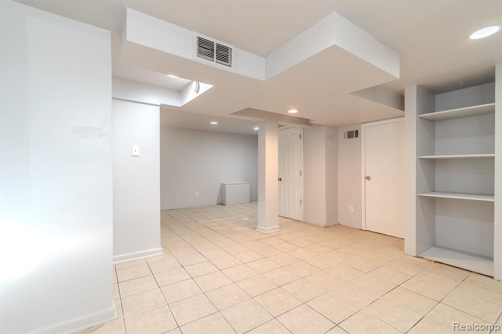 8126 Standard St, Center Line, MI 48015 — Photo 12