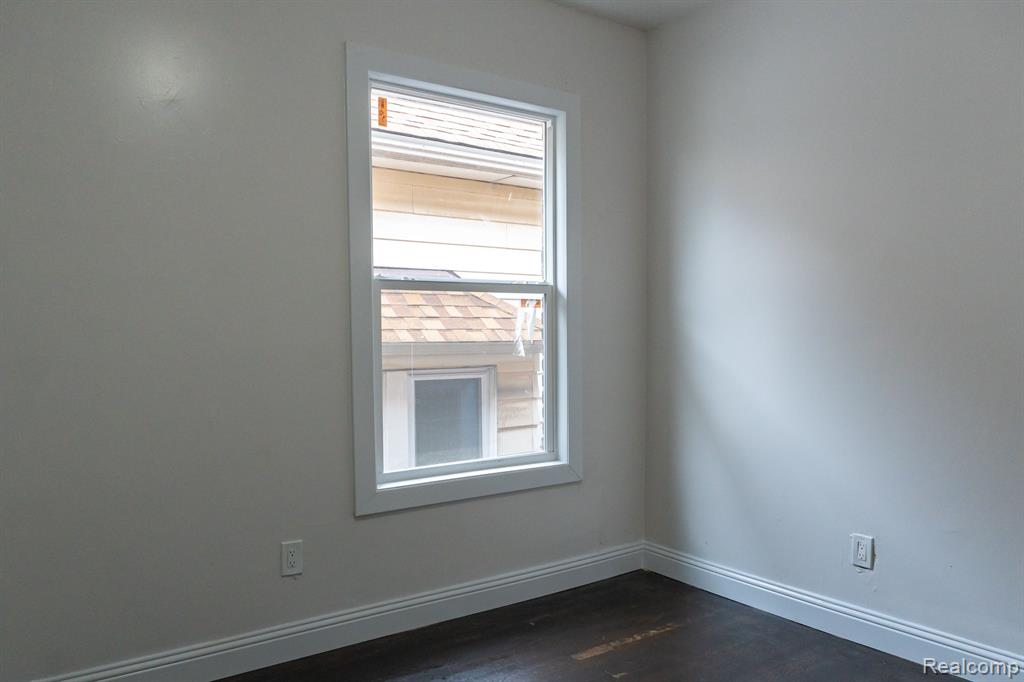 3927 SAINT CLAIR Street, Detroit, MI 48214 — Photo 29