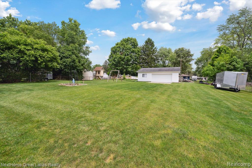 4098 Sam Snead Drive, Flint, MI 48506 — Photo 46