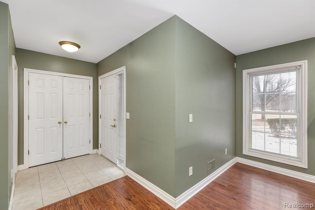 5821 Hampshire Lane, Ypsilanti, MI 48197 — Photo 10