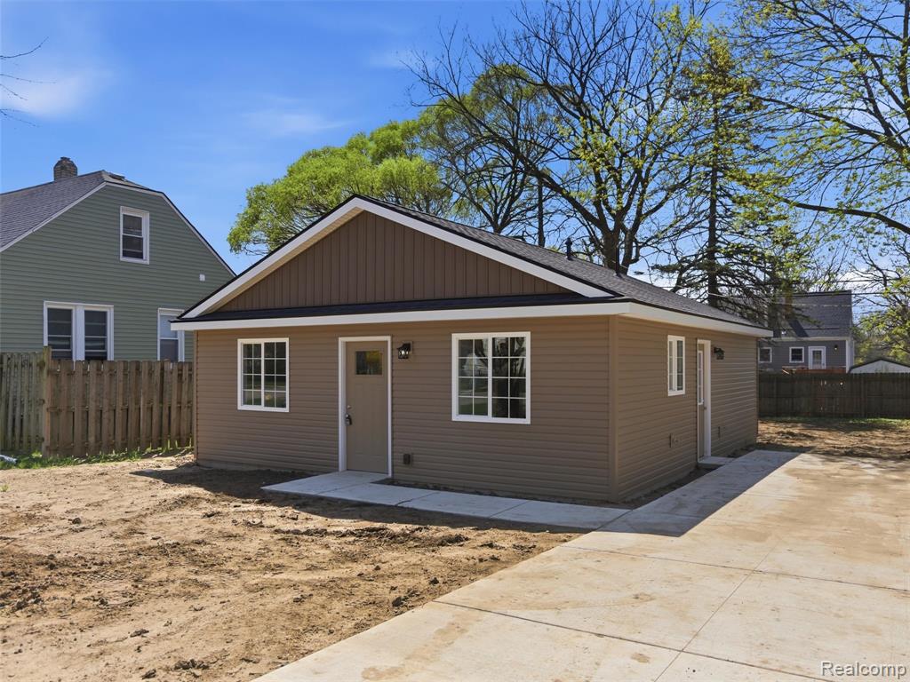 1005 Lakeview Street, Waterford, MI 48328 — Photo 23