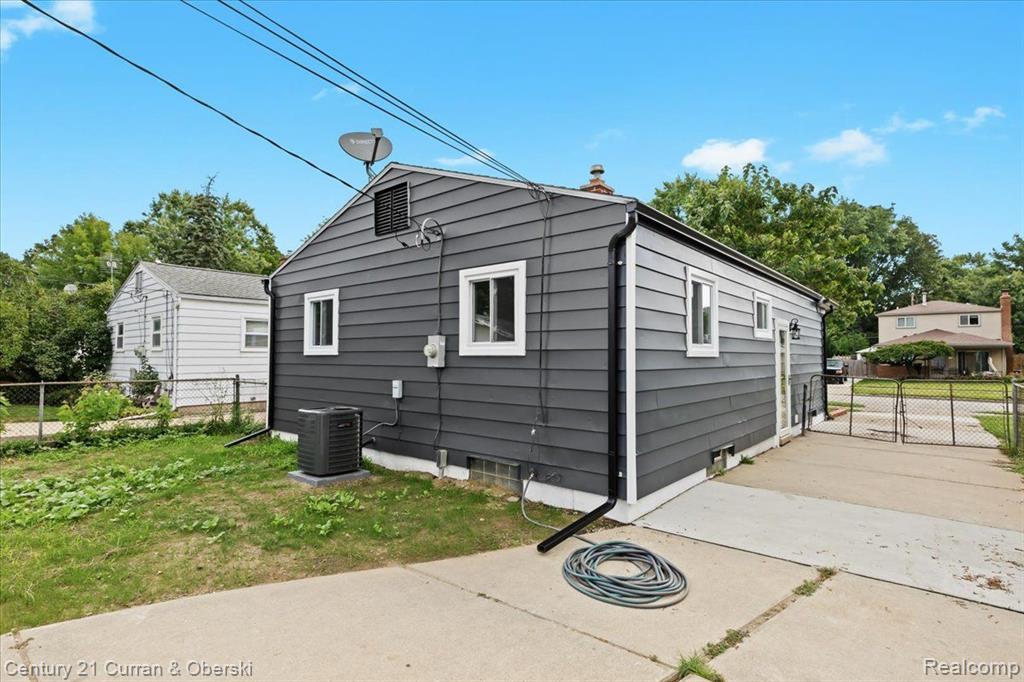 4474 HARDING Street, Dearborn Heights, MI 48125 — Photo 5