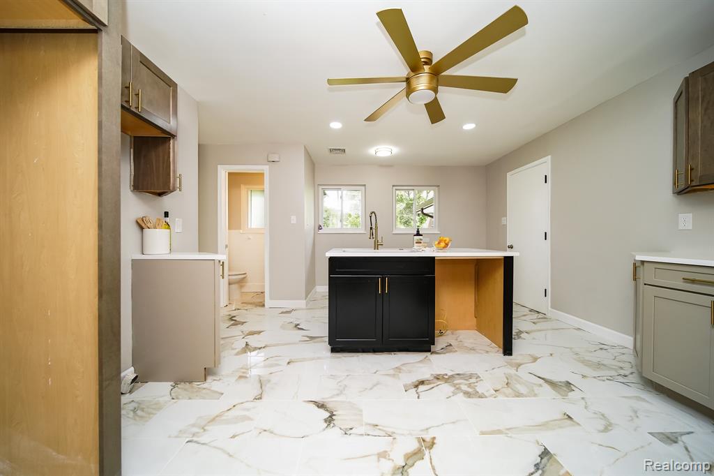 19041 Bungalow Drive, Lathrup Village, MI 48076 — Photo 23