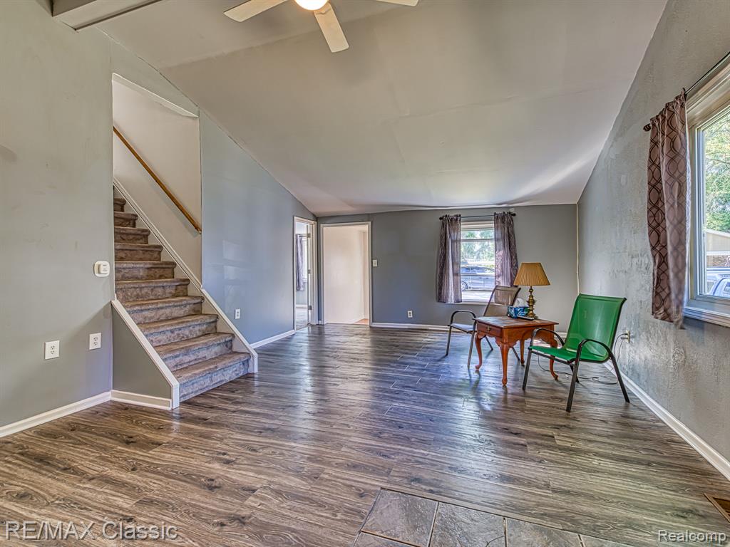 9156 Elizabeth Street, Whitmore Lake, MI 48189 — Photo 2