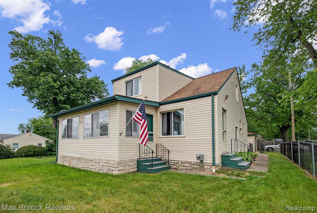 67 W Columbia Avenue, Pontiac, MI 48340 — Photo 2