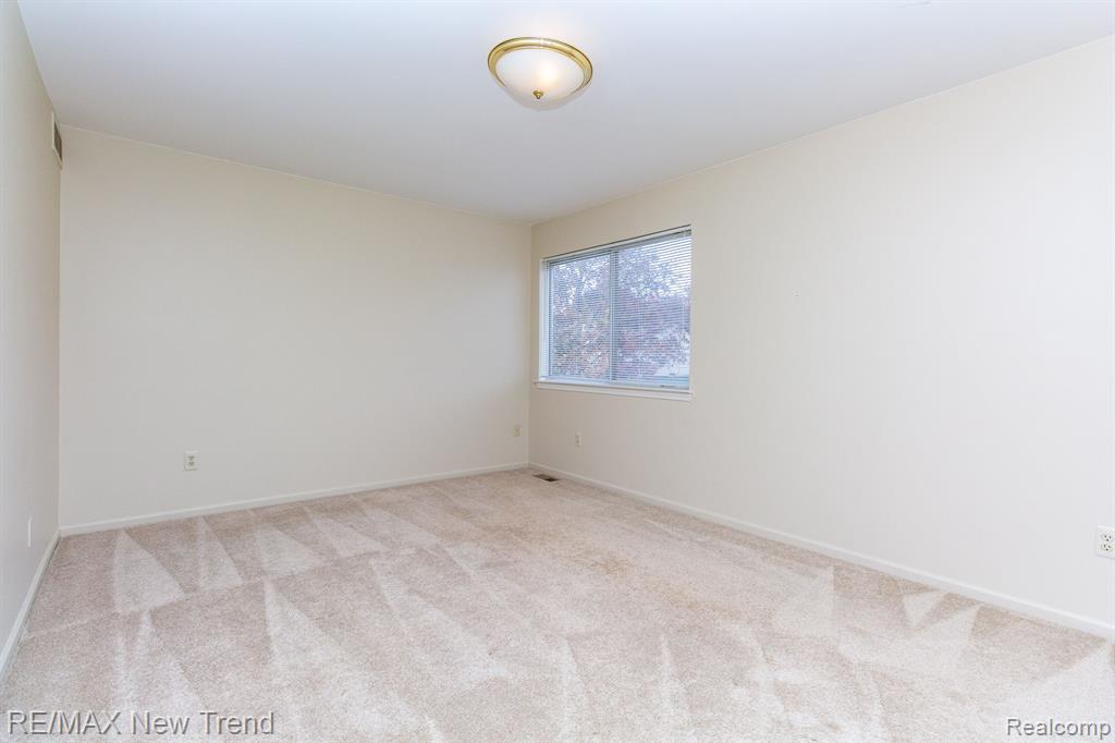 24486 RIVERVIEW Lane, Novi, MI — Photo 17