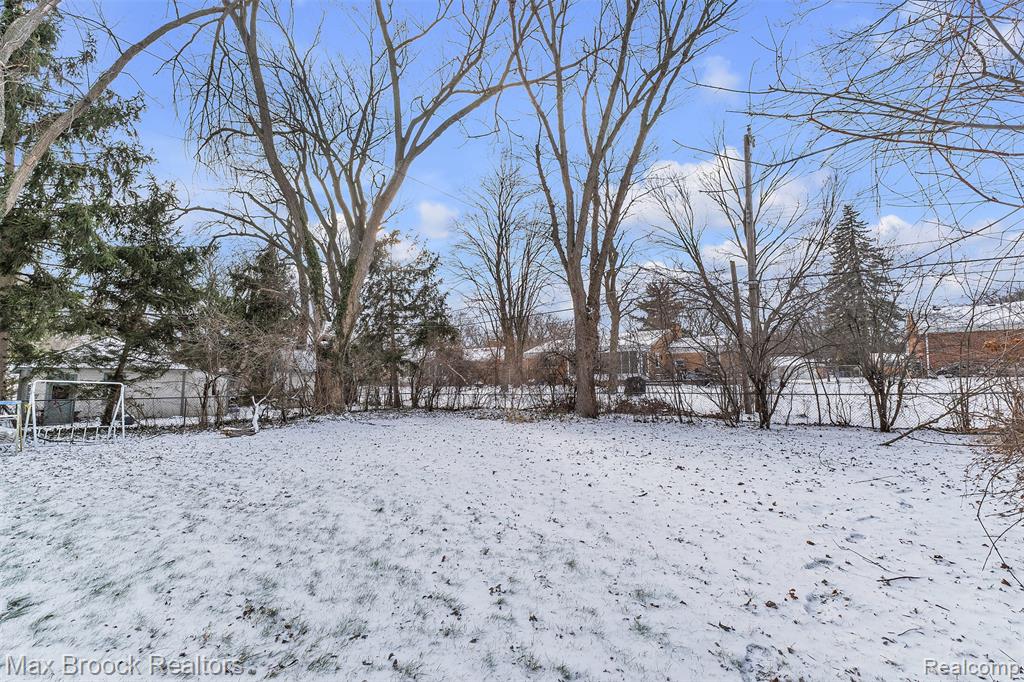 23009 Maple Avenue, Farmington, MI 48336 — Photo 59
