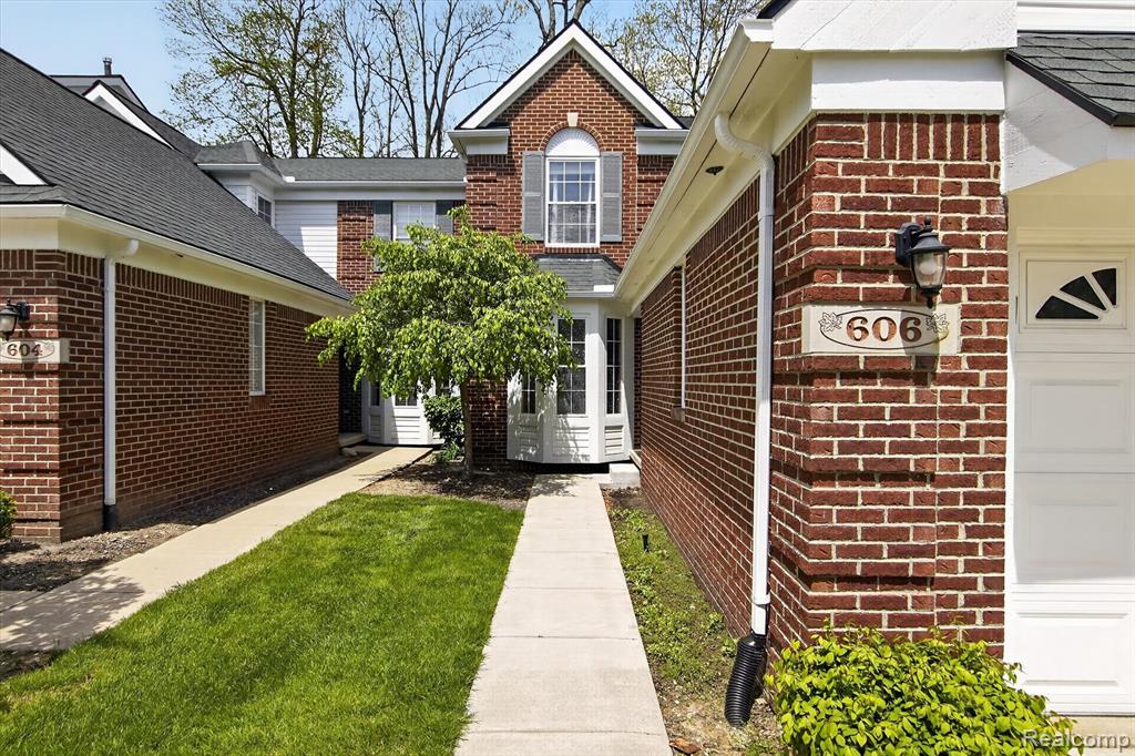 606 Shady Maple Drive, Wixom, MI 48393 — Photo 3