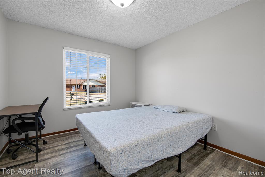 42185 KINGSLEY Drive, Clinton Twp, MI 48038 — Photo 13