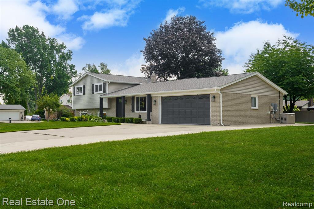 9545 Crown Ridge Drive, White Lake, MI — Photo 2