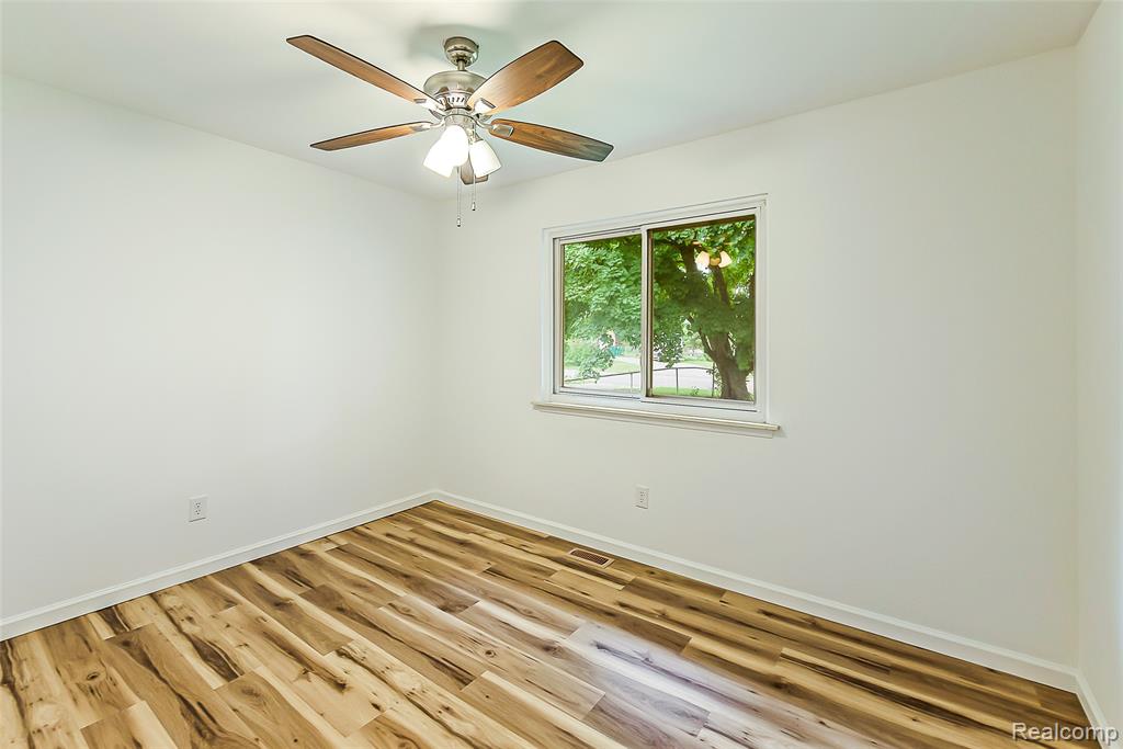 658 Kansas Avenue, Ypsilanti, MI 48198 — Photo 35