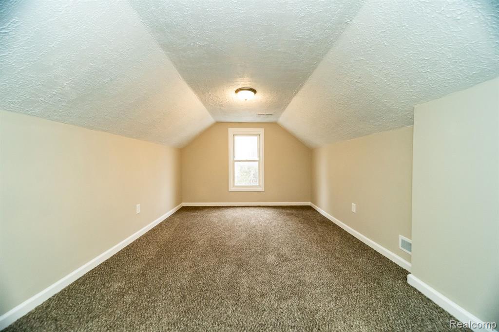 634 W HARWOOD Avenue, Madison Heights, MI 48071 — Photo 40