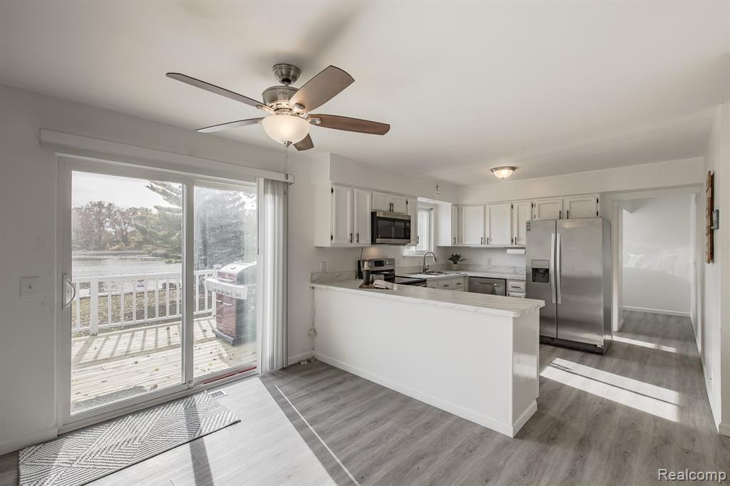4851 Shoreline Boulevard, Waterford, MI 48329 — Photo 7