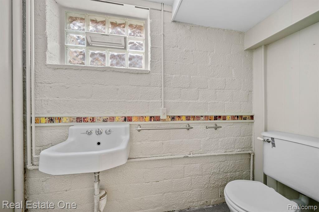 819 S HIGHLAND Street, Dearborn, MI 48124 — Photo 36