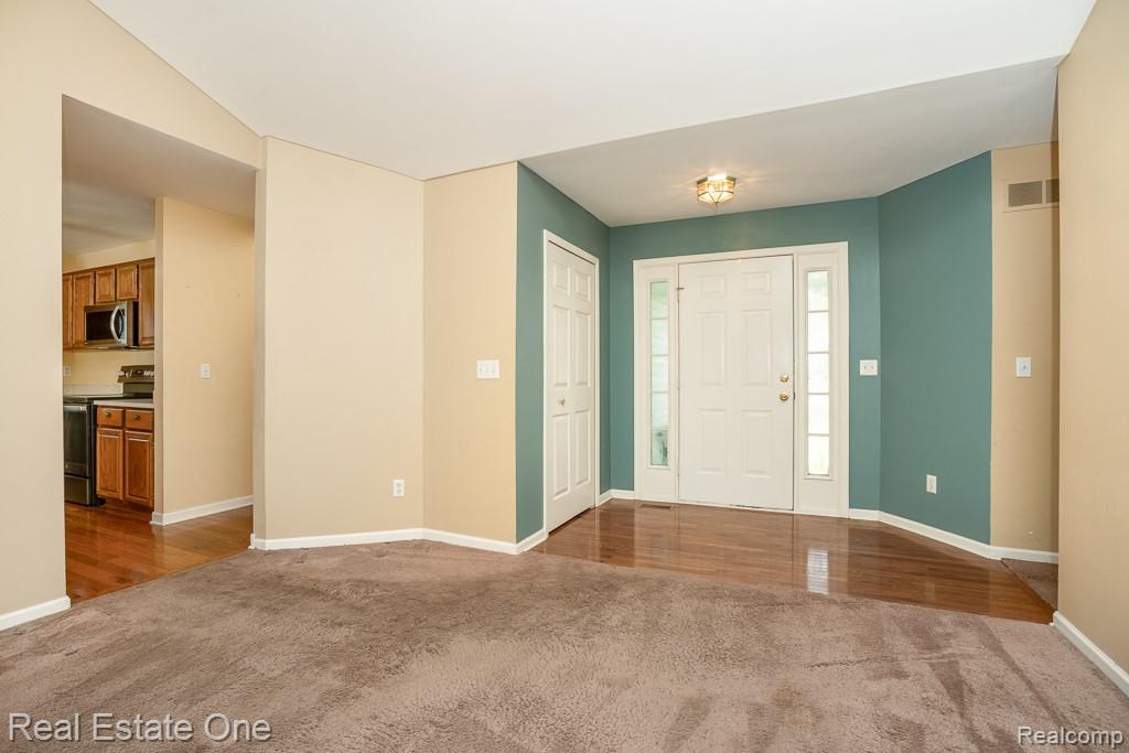 1081 Clearview Drive, Oxford, MI 48371 — Photo 3