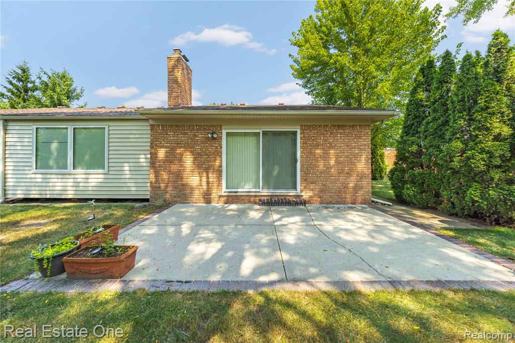 5487 Boros Drive, Troy, MI 48085 — Photo 36