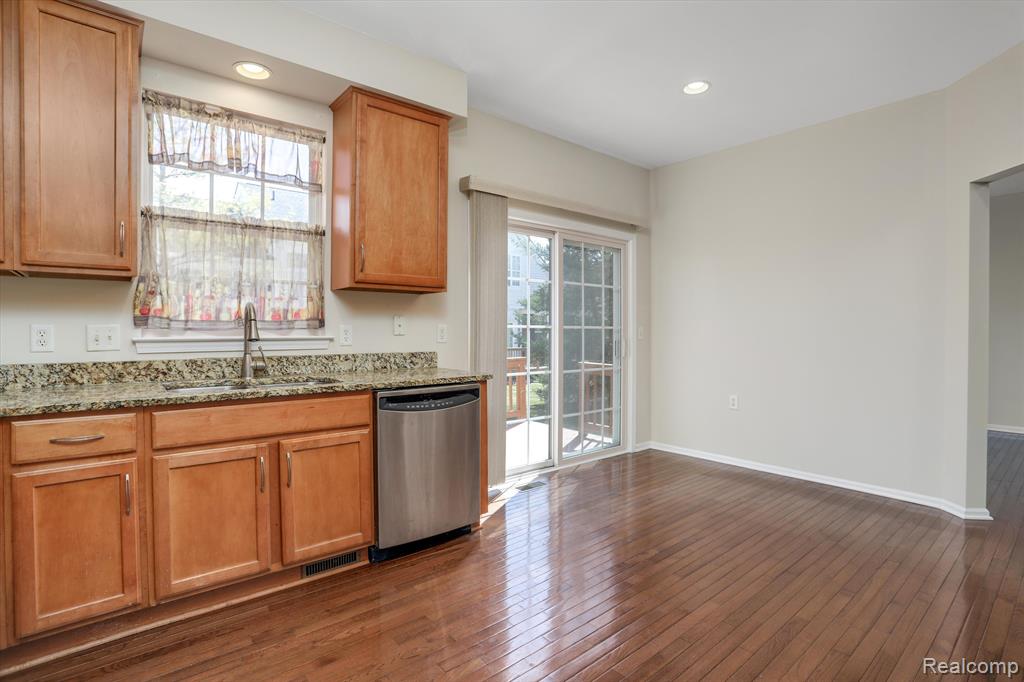 29340 DOUGLAS Drive, 132, Novi, MI 48377 — Photo 8
