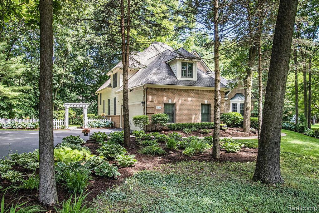 5259 PINEWOOD Drive, Brighton, MI 48116 — Photo 63