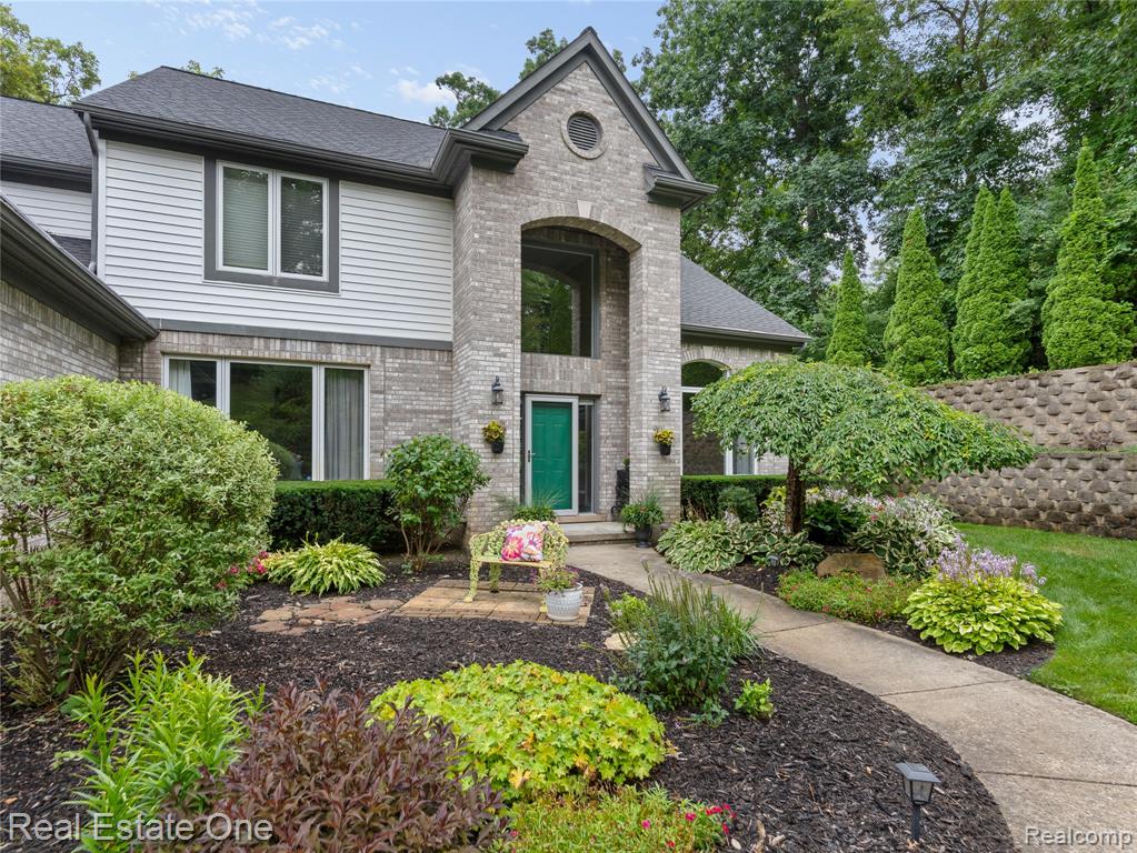 5471 Parkside Drive, Brighton, MI 48114 — Photo 2