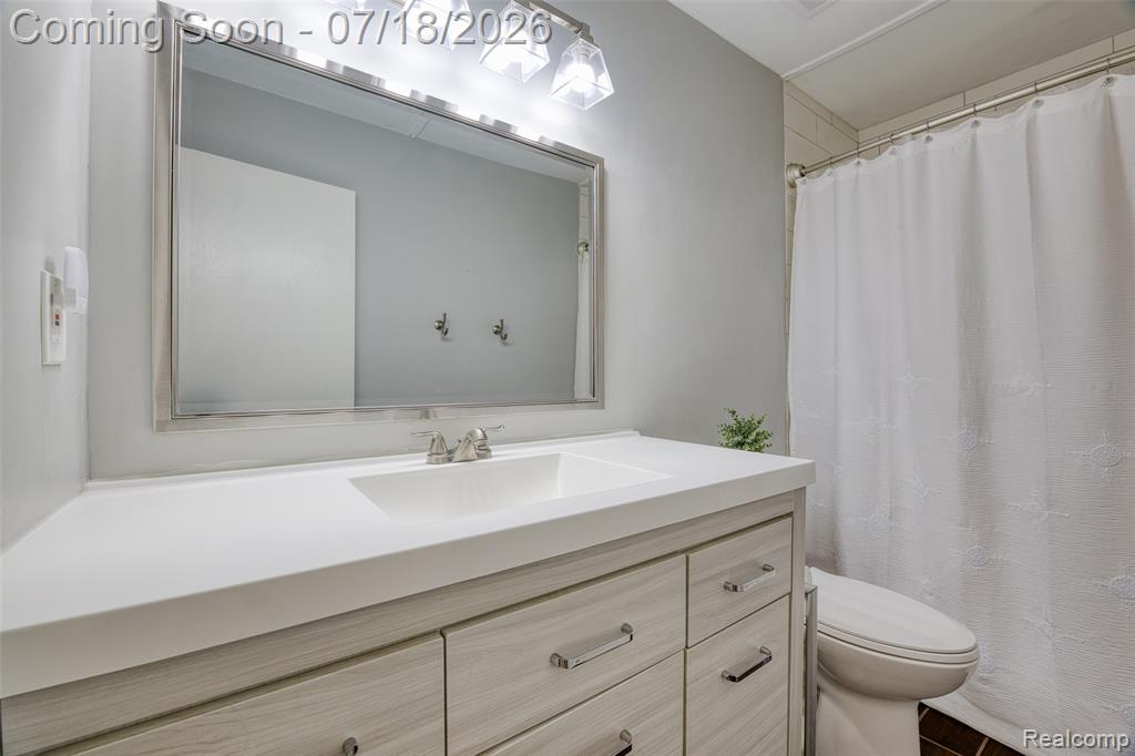 7300 Bluewater Drive, Clawson, MI 48348 — Photo 20