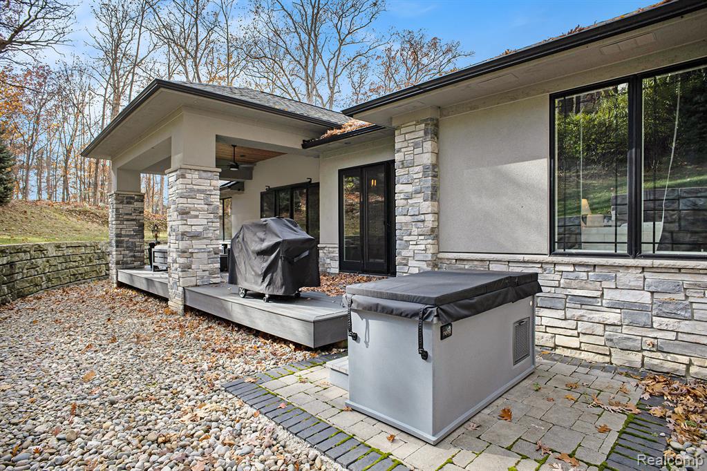 5888 Wyndam Lane, Brighton, MI 48116 — Photo 36