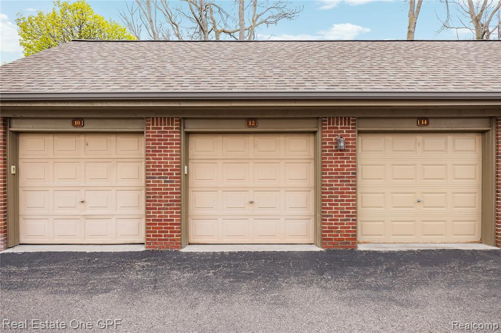 12 Pointe Park Place, Grosse Pointe Park, MI 48230 — Photo 32