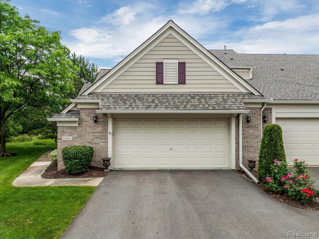 16964 LOCHMOOR Circle E, Northville, MI 48168 — Photo 38