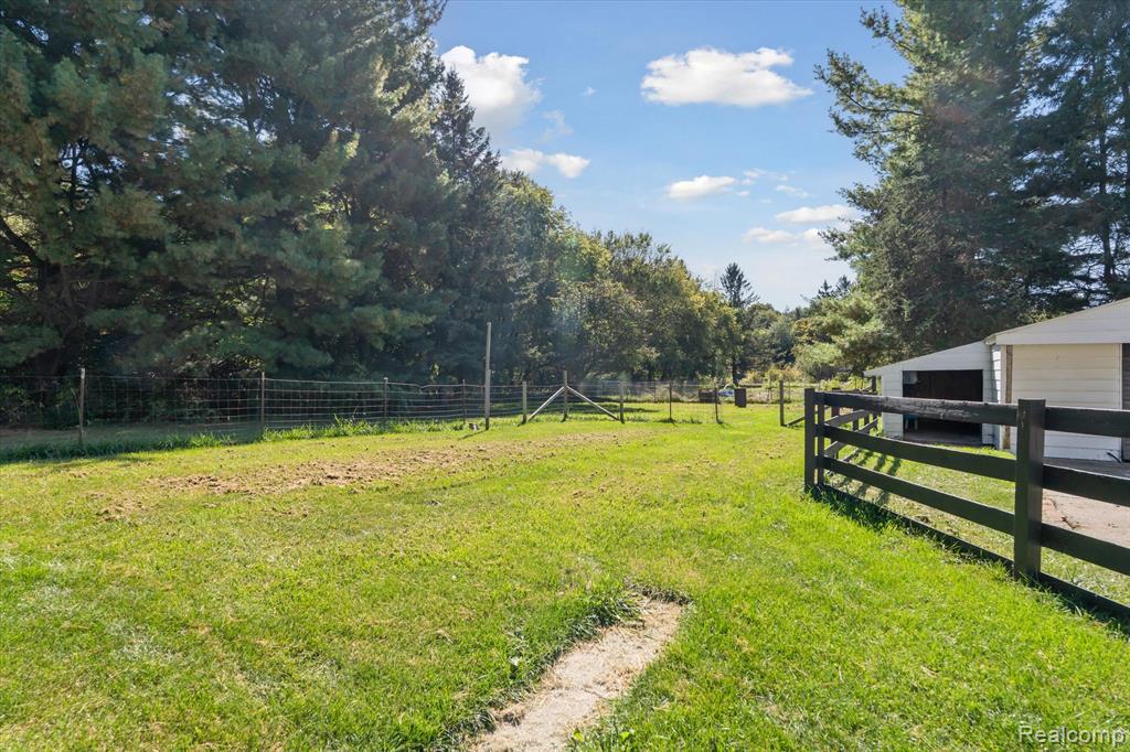 2860 E Coon Lake Road, Howell, MI 48843 — Photo 42