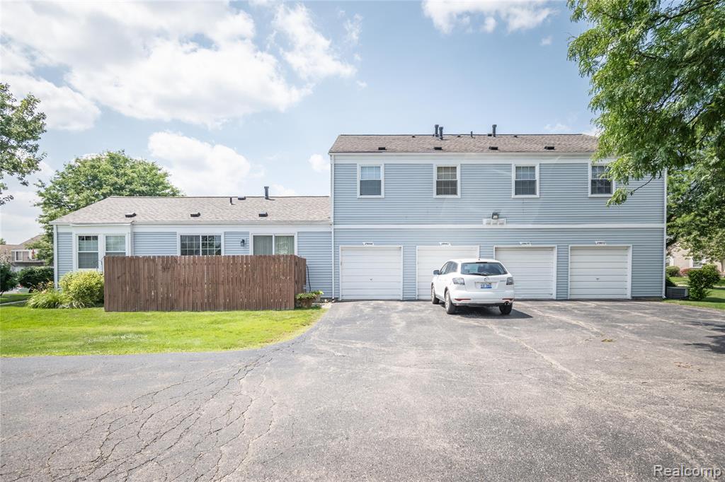 23668 N Rockledge, Novi, MI — Photo 2