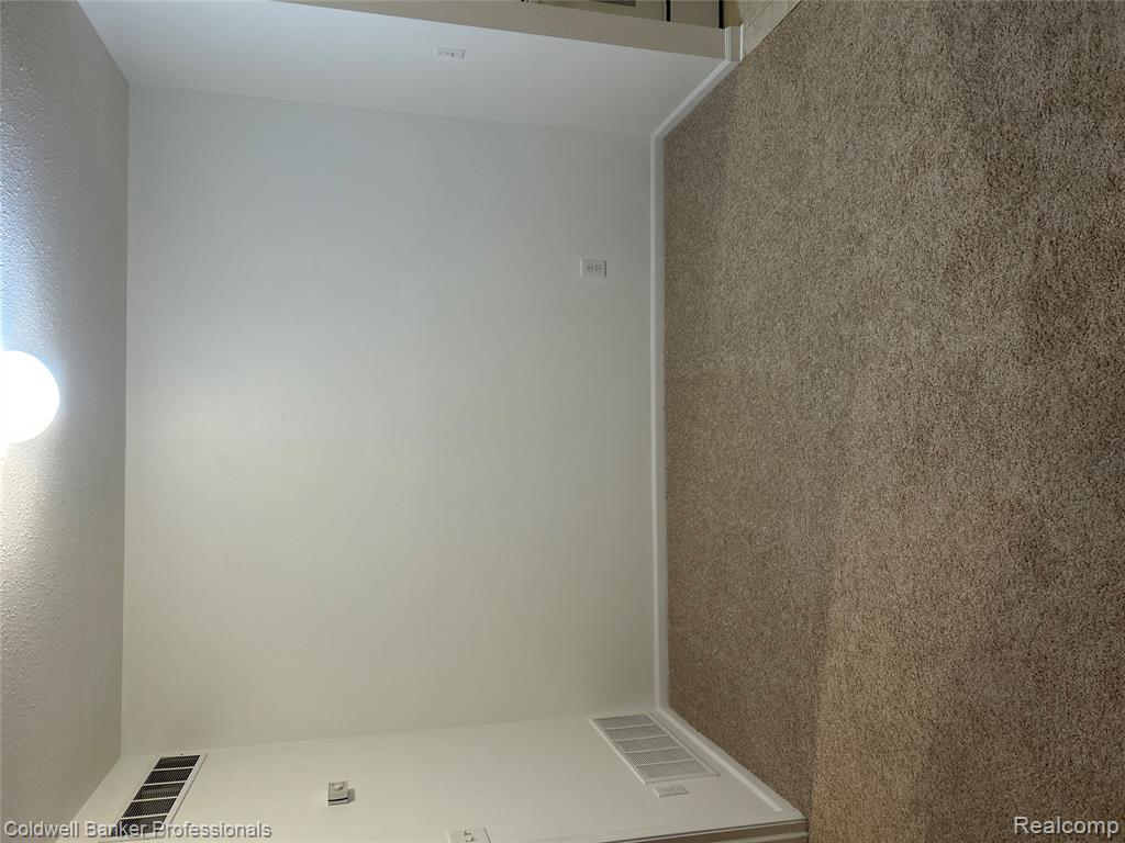 284 Marigold Circle, Westland, MI — Photo 2