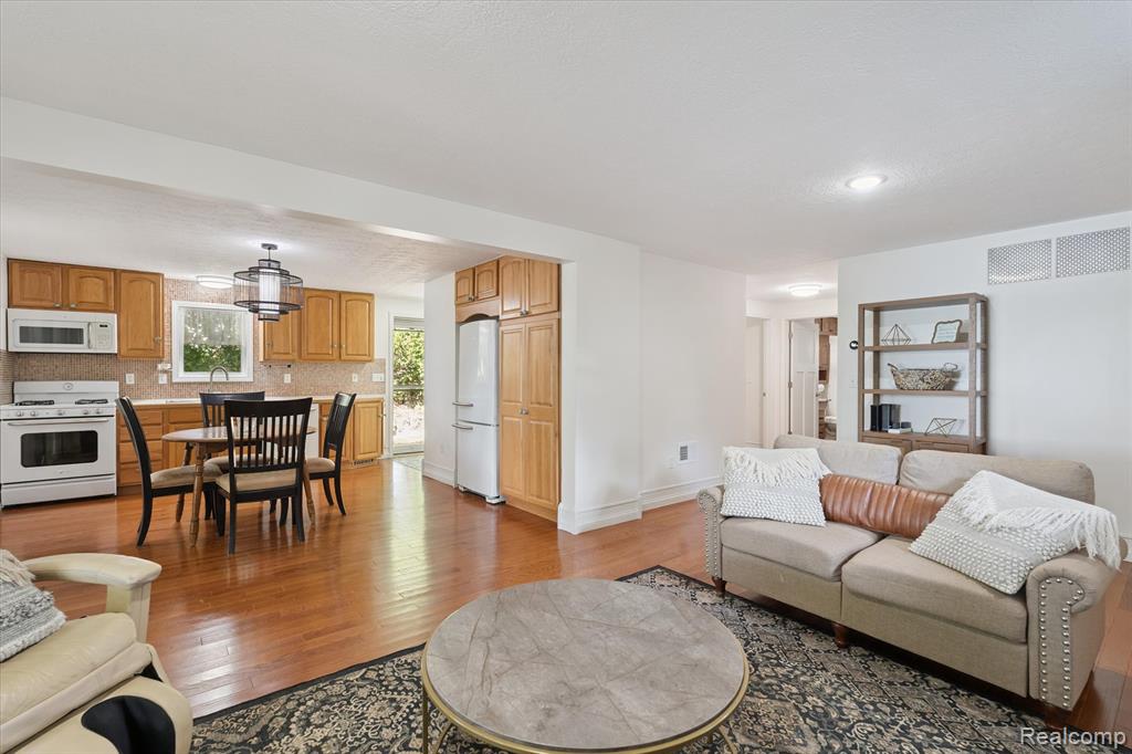 4475 Harp Drive, Linden, MI 48451 — Photo 5