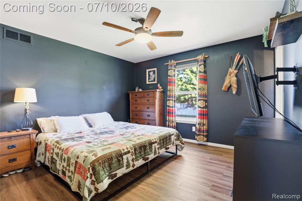 5275 E Maple Avenue, Grand Blanc, MI 48439 — Photo 8
