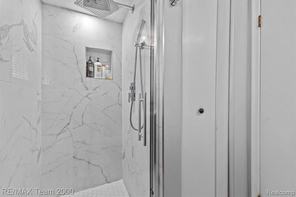 708 DOVER Street, Dearborn Heights, MI 48127 — Photo 23