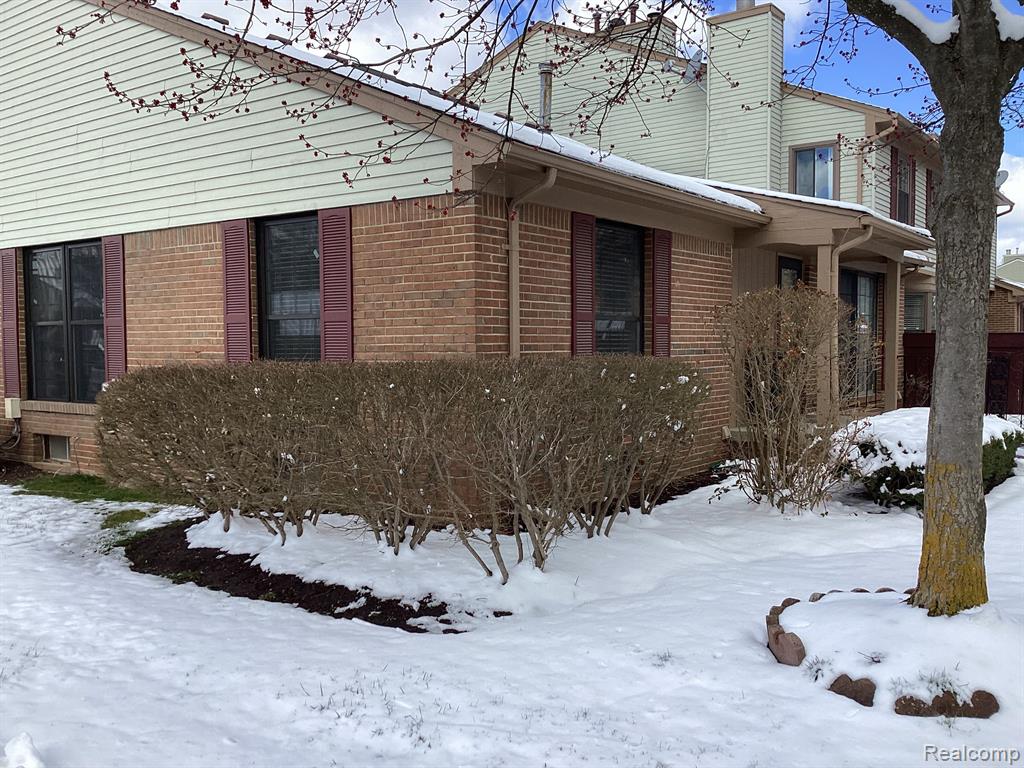 31180 COUNTRY Way, 20, Farmington Hills, MI 48331 — Photo 2