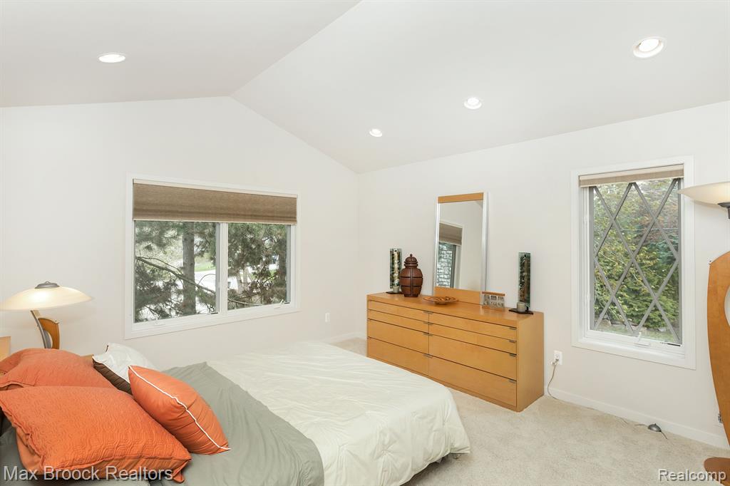 5681 SHORE Drive, Orchard Lake Village, MI 48324 — Photo 39