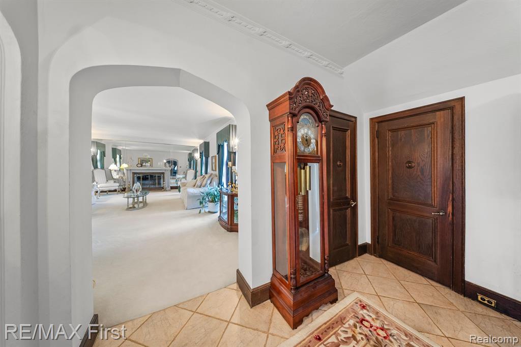 725 W BOSTON Boulevard, Detroit, MI 48202 — Photo 8