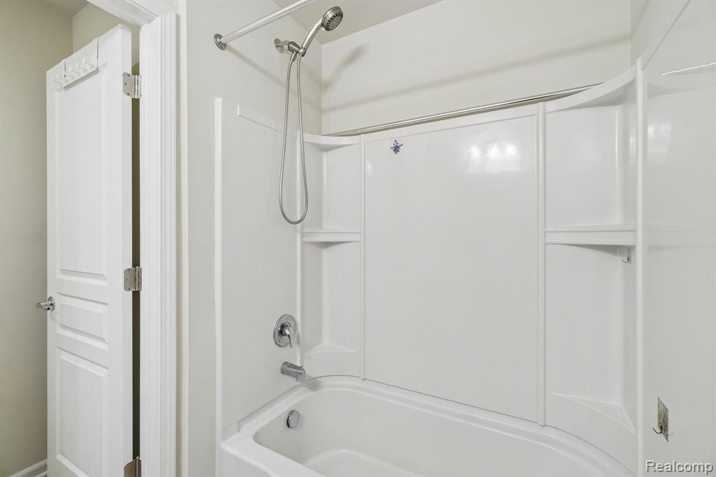 29831 Braeburn dr, New Hudson, MI 48165 — Photo 36
