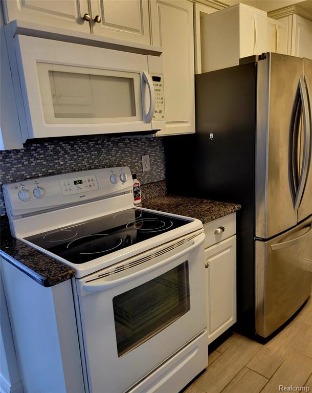 24111 Meridian Road N, 120, Grosse Ile, MI 48138 — Photo 4